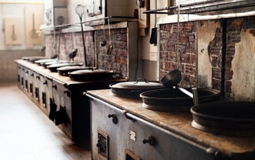 Histoire de la maison Prunier. Visite de la plus ancienne manufacture française de rillettes.