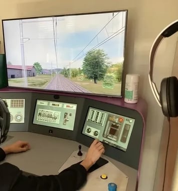 Découverte de la conduite d'un train TER sur un simulateur SNCF